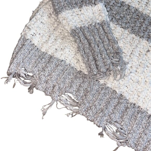 Rue 21 Womens Oversized, Distressed V-Neck, Soft Sweater-Gay/White-Size Small-GU - Picture 4 of 5